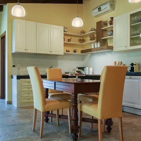 Mimosa Corner Holiday home Monreale